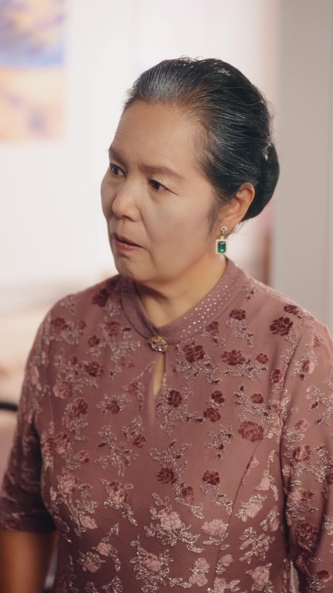 بين الشفقة والحب