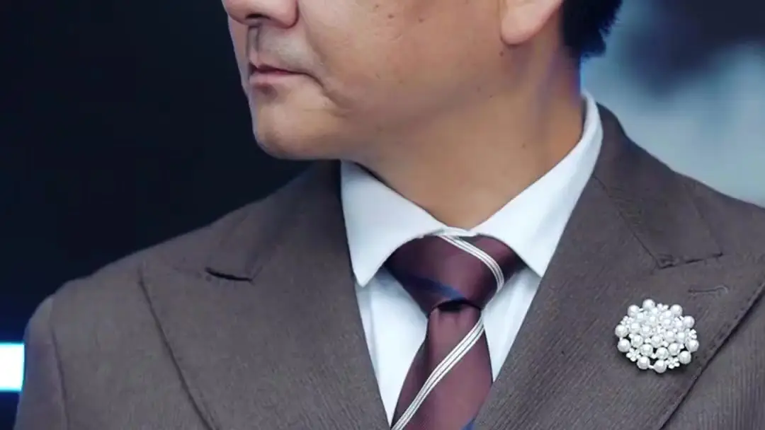 (مدبلج) سائق الشاحنات، أقوى مما تتخيل: عندما يتحول المُهَاب إلى خوفٍ تحت ضغط النظرة