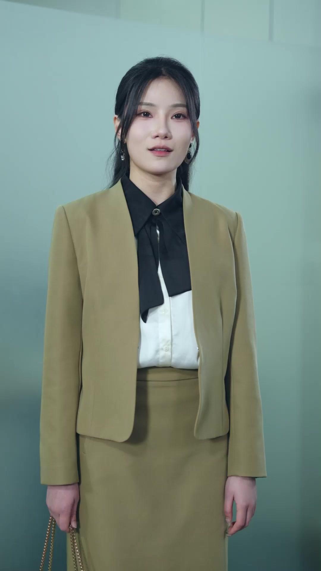 Cô ấy là con gái tài phiệt