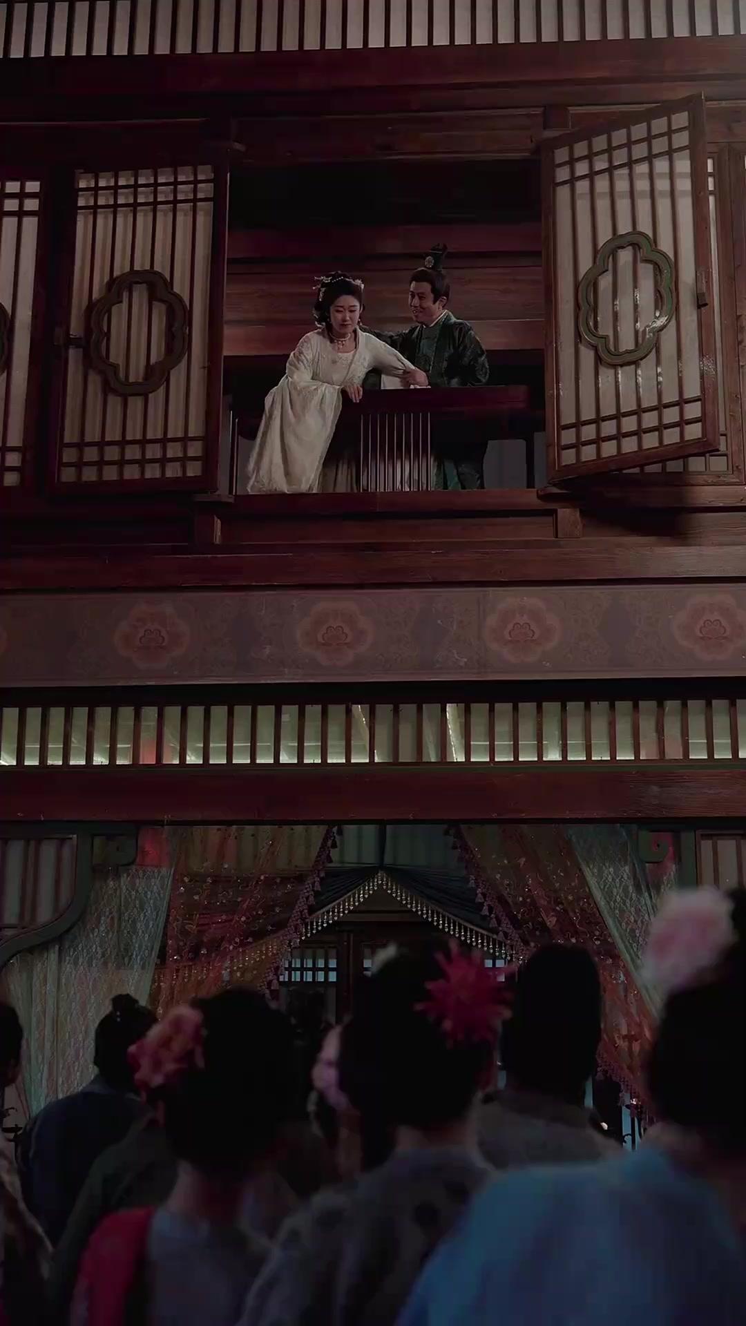 รักเร้นบนหมอนแห่งราชบัลลังก์