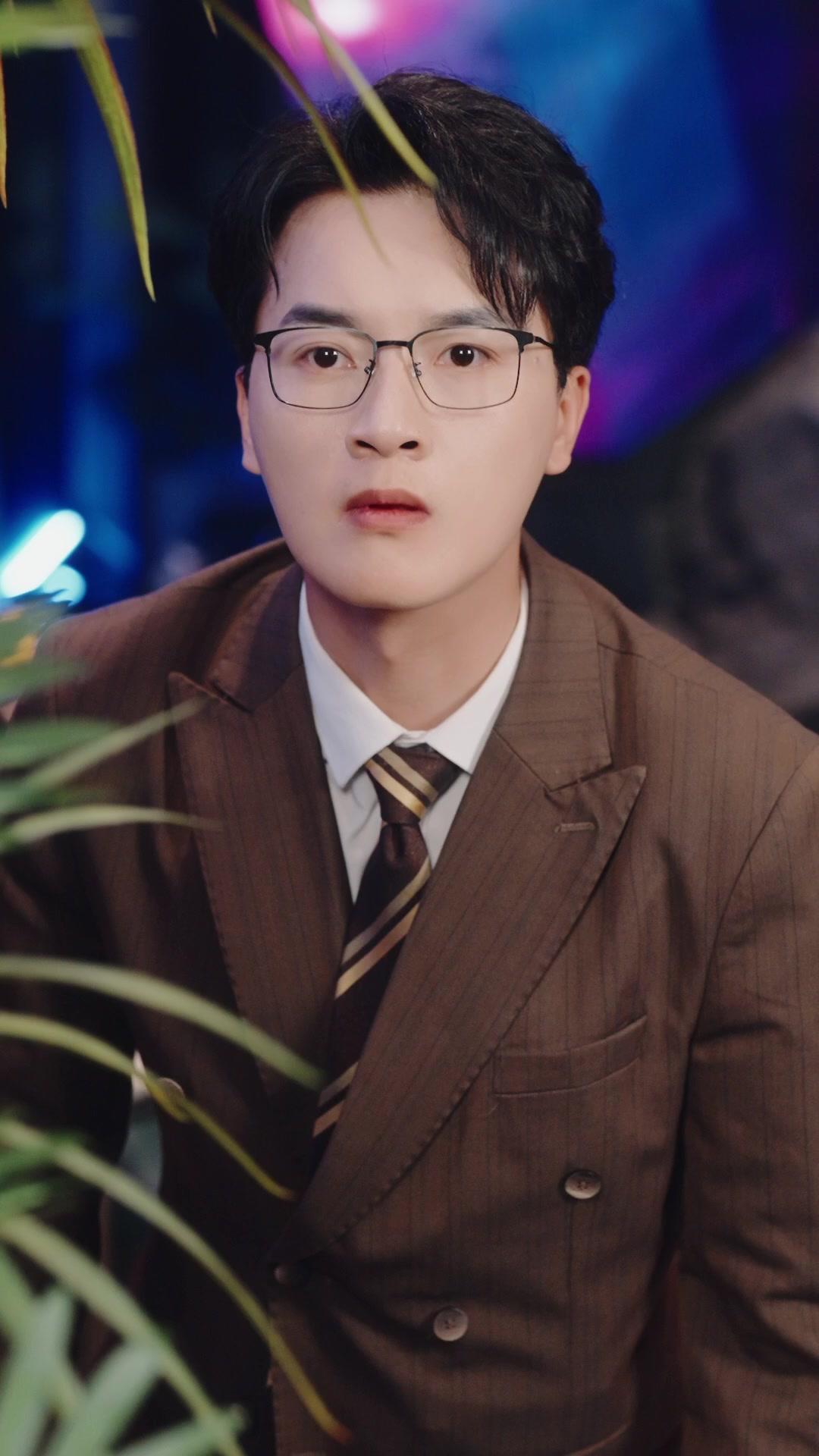 Sayap Terkandas, Pedang Terhunus