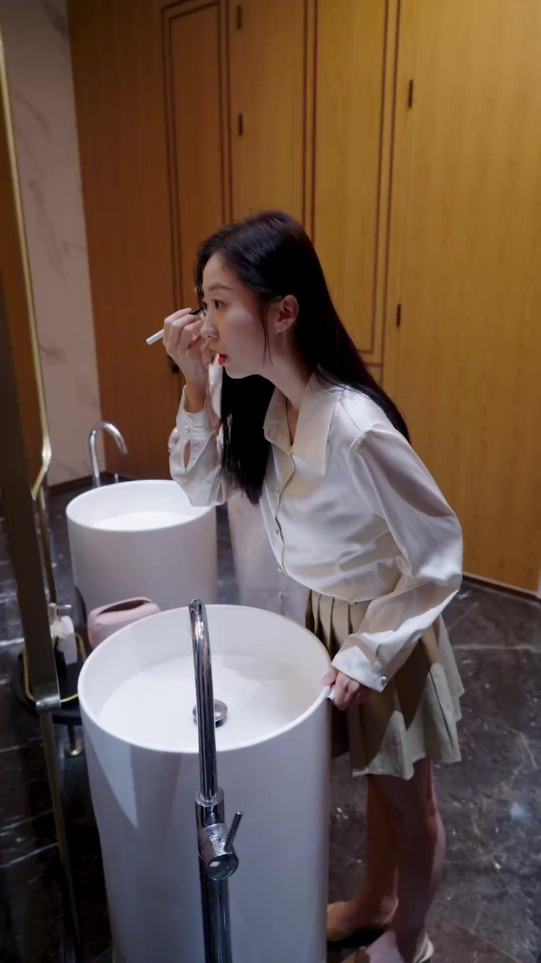 새장 속의 그녀