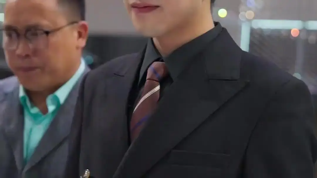 The Return of the Master: When the Groom’s Cane Held More Than Weight