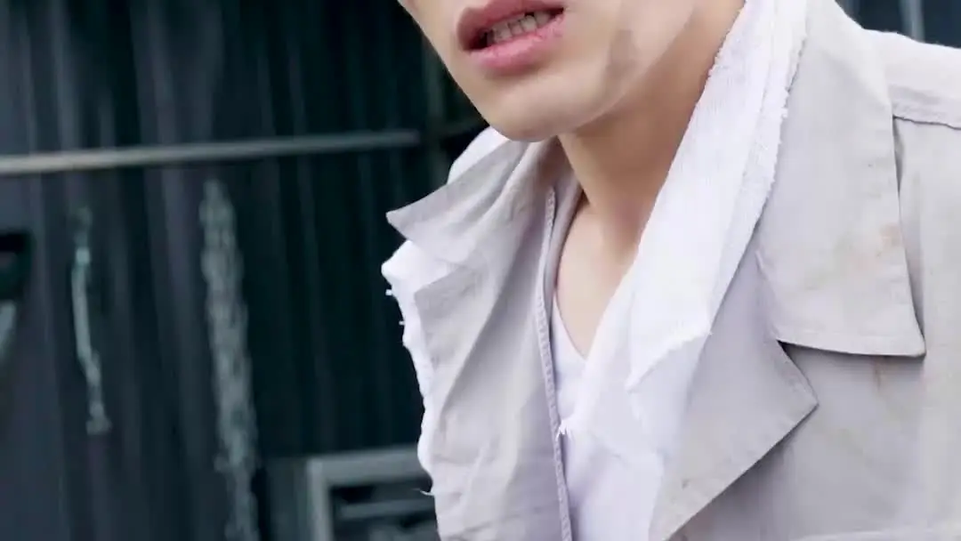 離婚後，高冷前妻夜夜數淚：透明傘下的階級暗戰