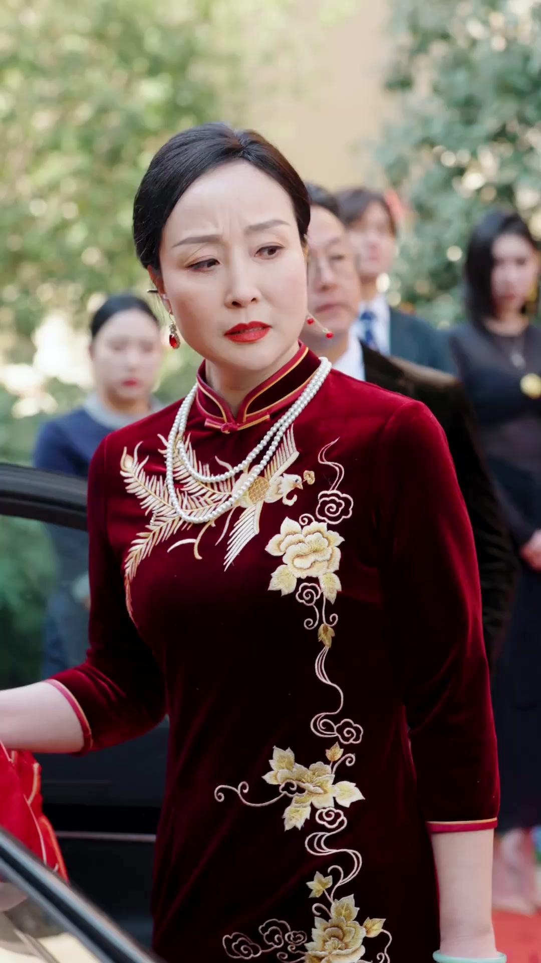 تزوجت الرجل المناسب من سيارة الزفاف الخطأ