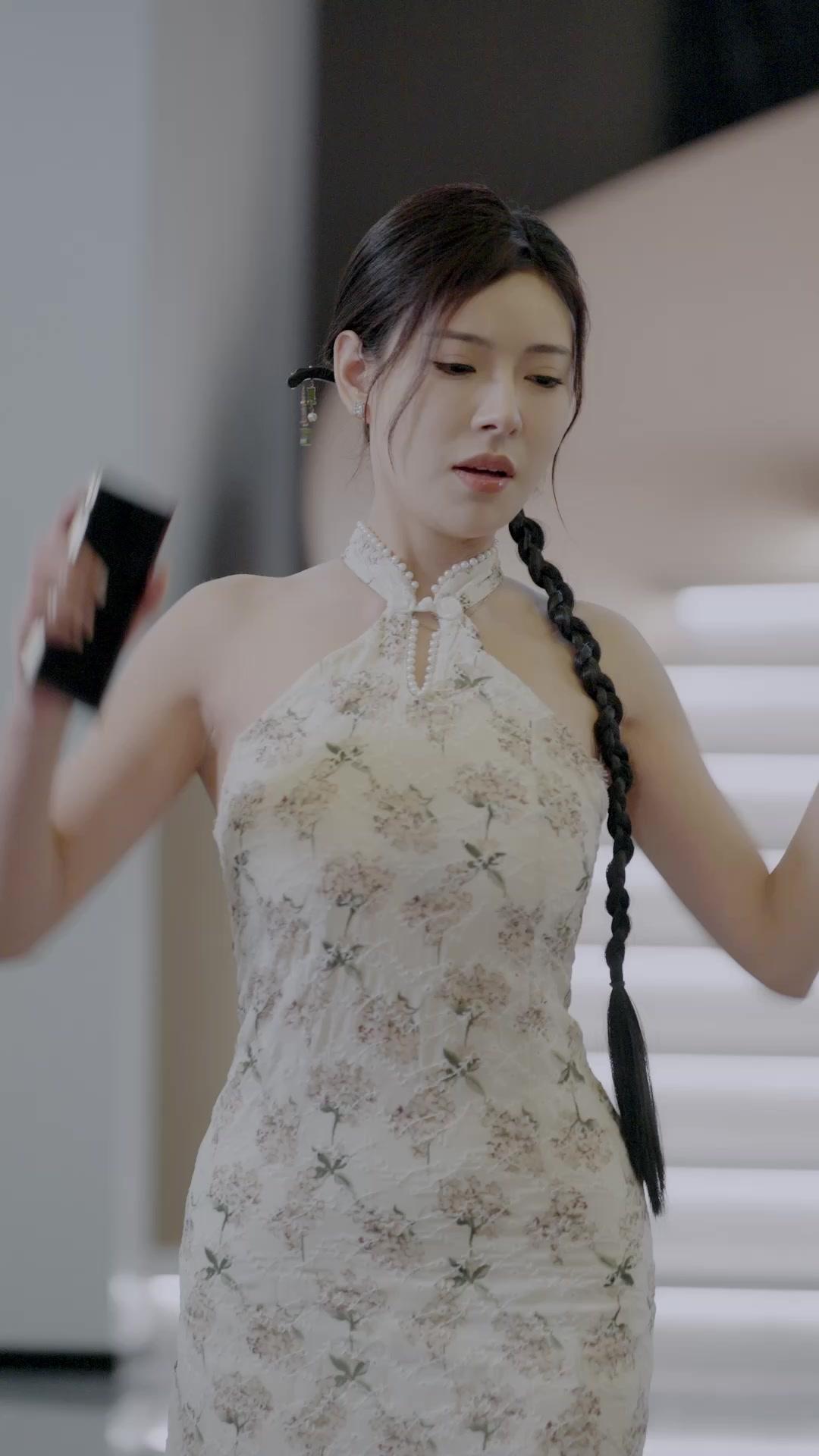 CEO in Danger: Her Guard’s Actually a Legend