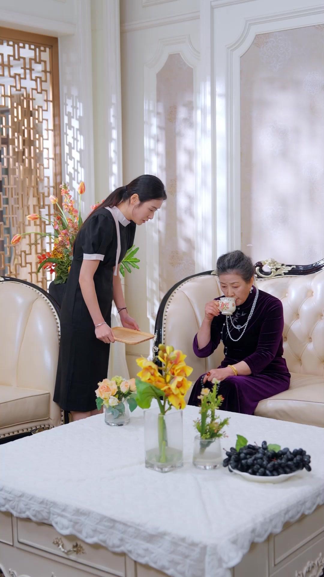 被背叛後，他撿走了我