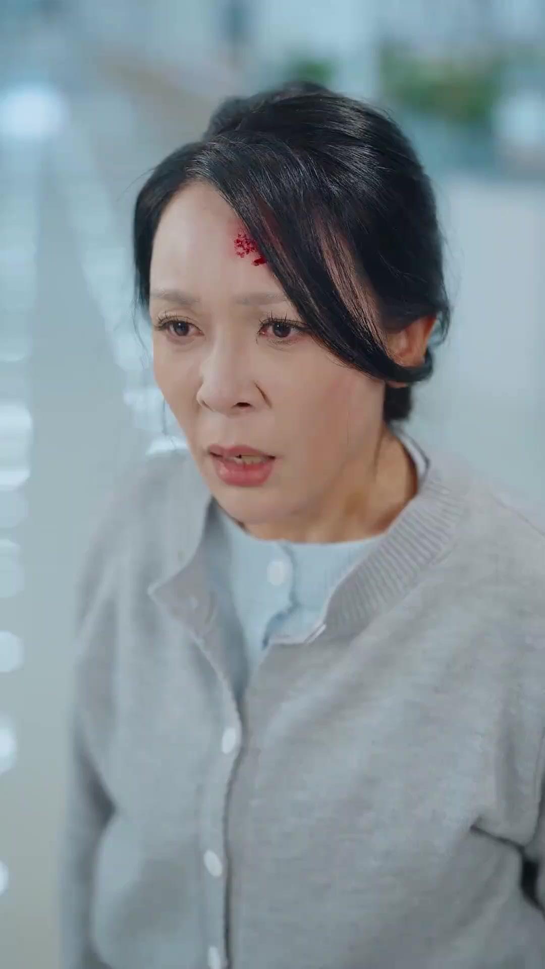 لا تستهِن بعاملة المقصف، فهي الزعيمة الحقيقية