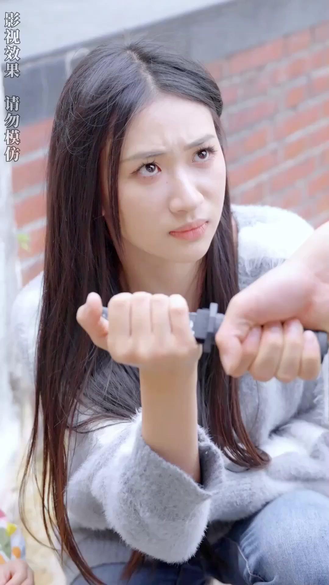 زوجي مدللني بجنون