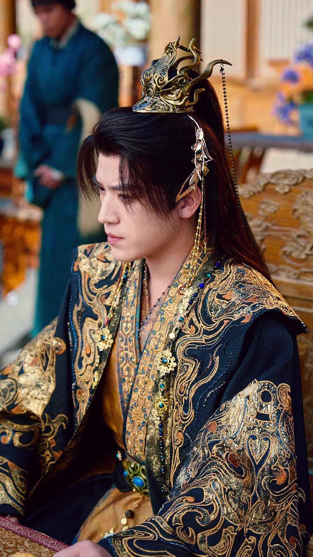 Sei Anzi, un Solo Destino