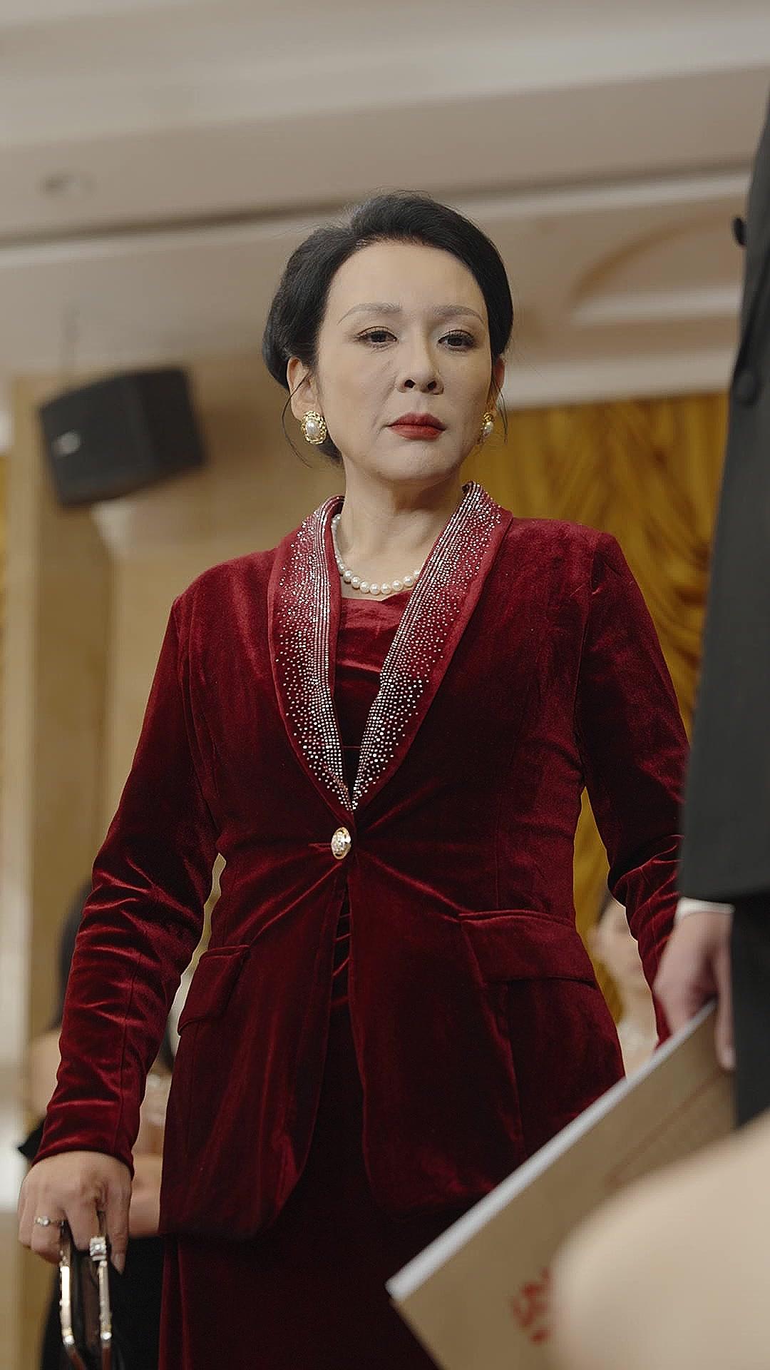 A Tia da Cantina É a Verdadeira Chefe