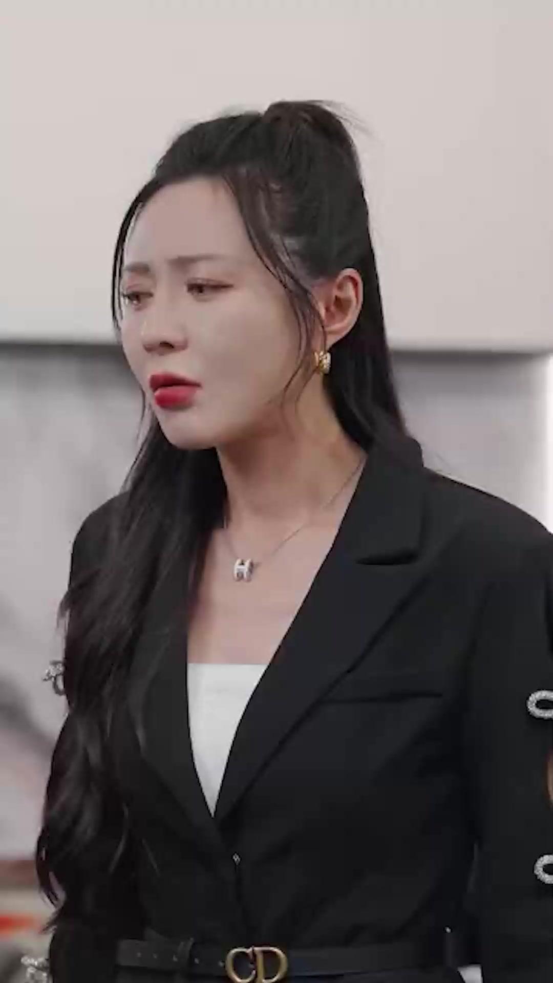 Ani Evlilik Tatlı Eş Büyük Patron