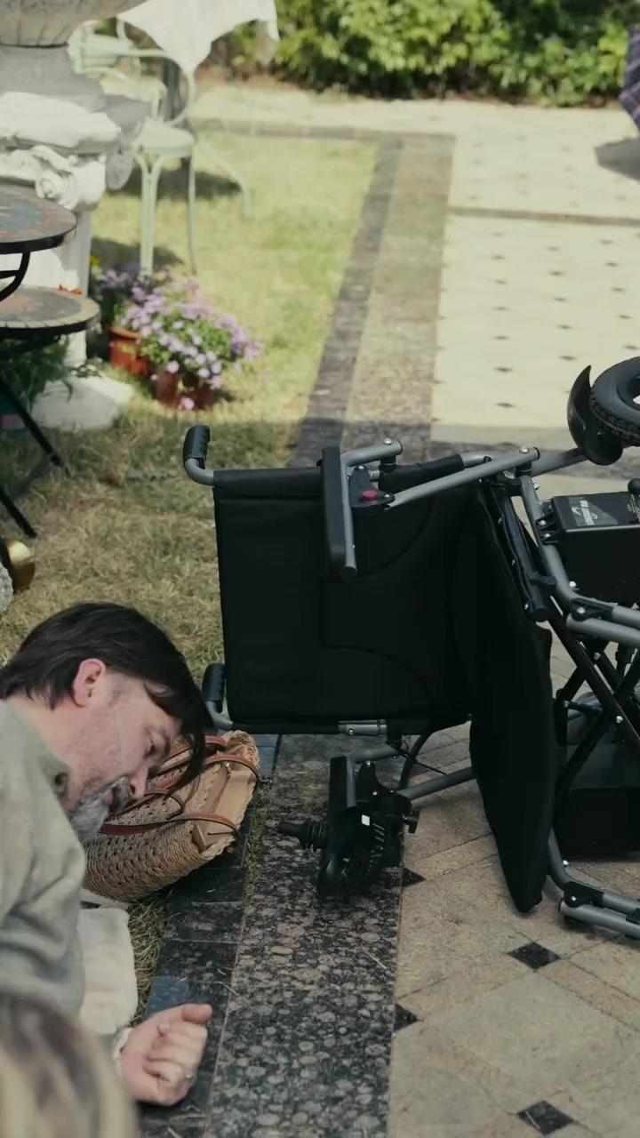 अरबपति के माँ-पा से पंगा नहीं!