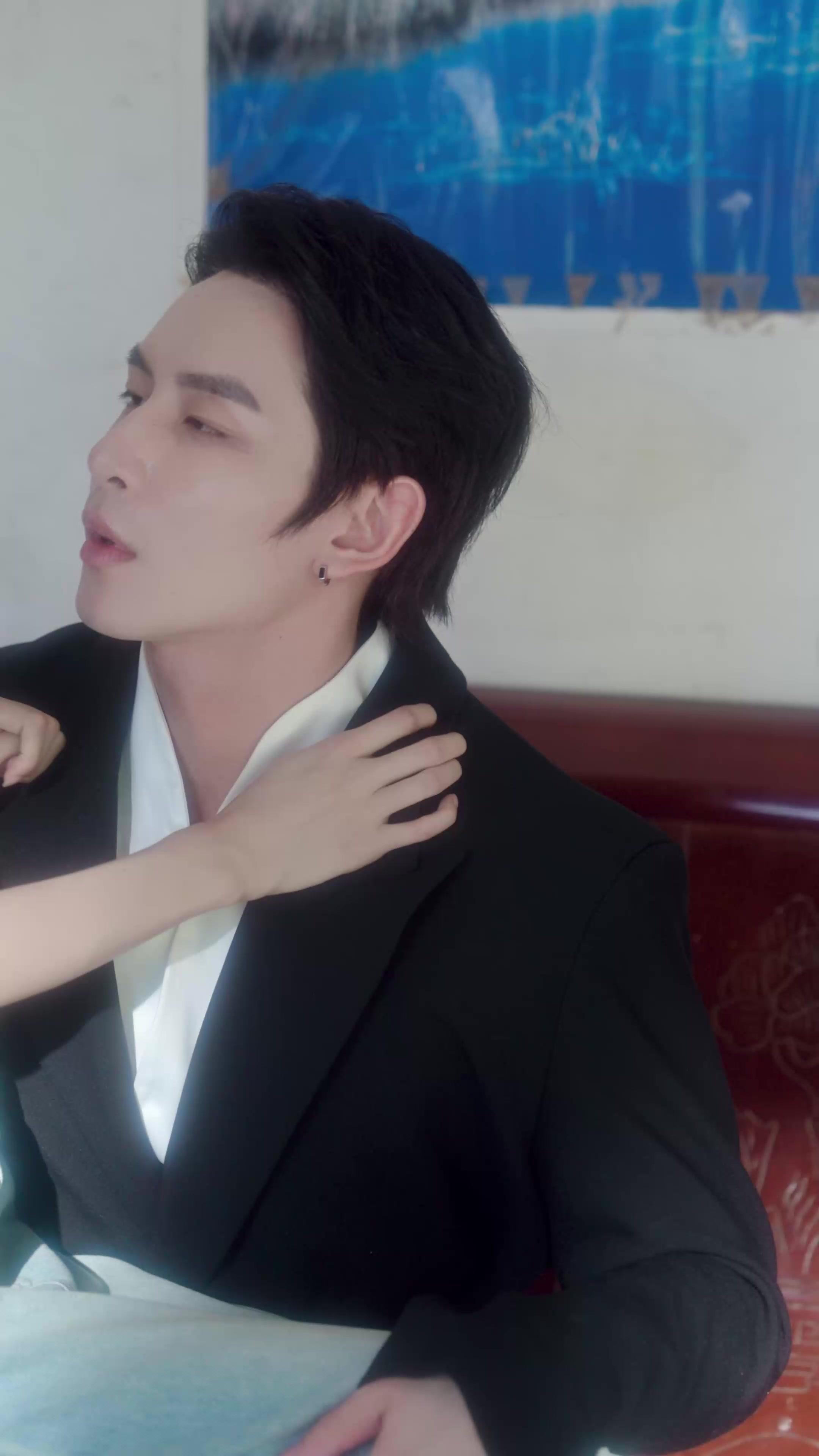 Istrinya Bos dari Kampung