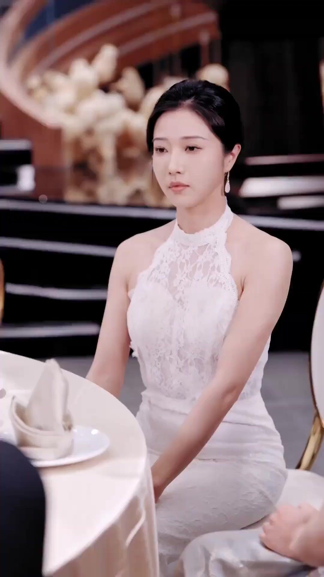 (Dubbed)Empress Never Falls