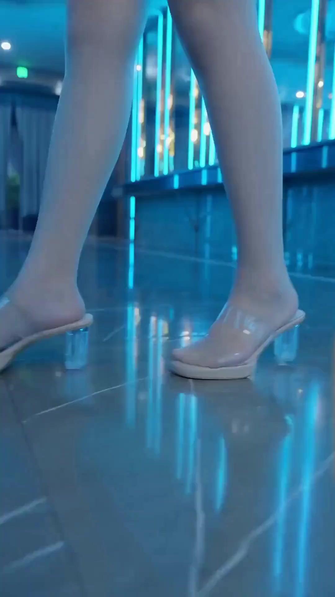 (吹き替え) 貢いで、貢いで、成り上がれ