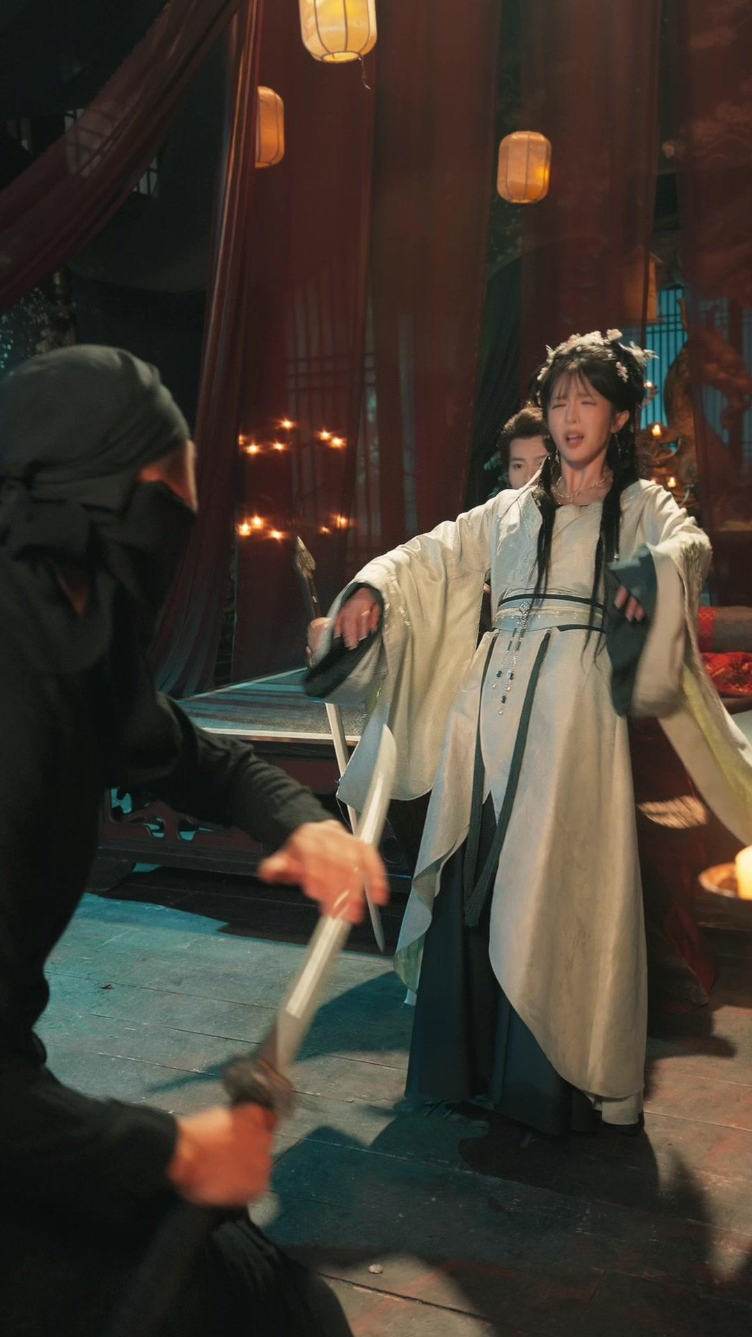 Kaisar, Musuhmu Aneh