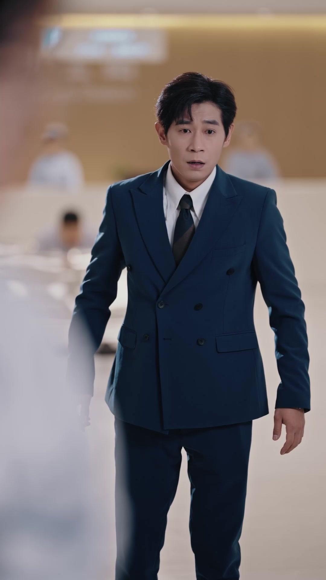 Las estrellas brillan en el cielo