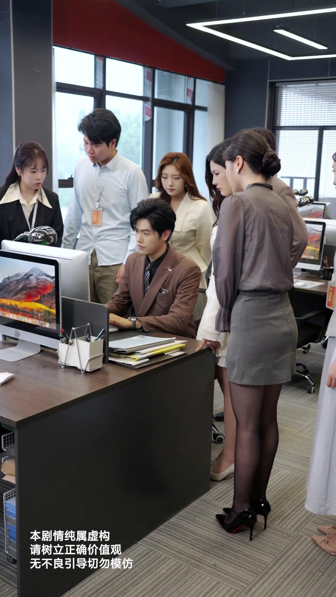 被掃地出門後，美女總裁纏上我