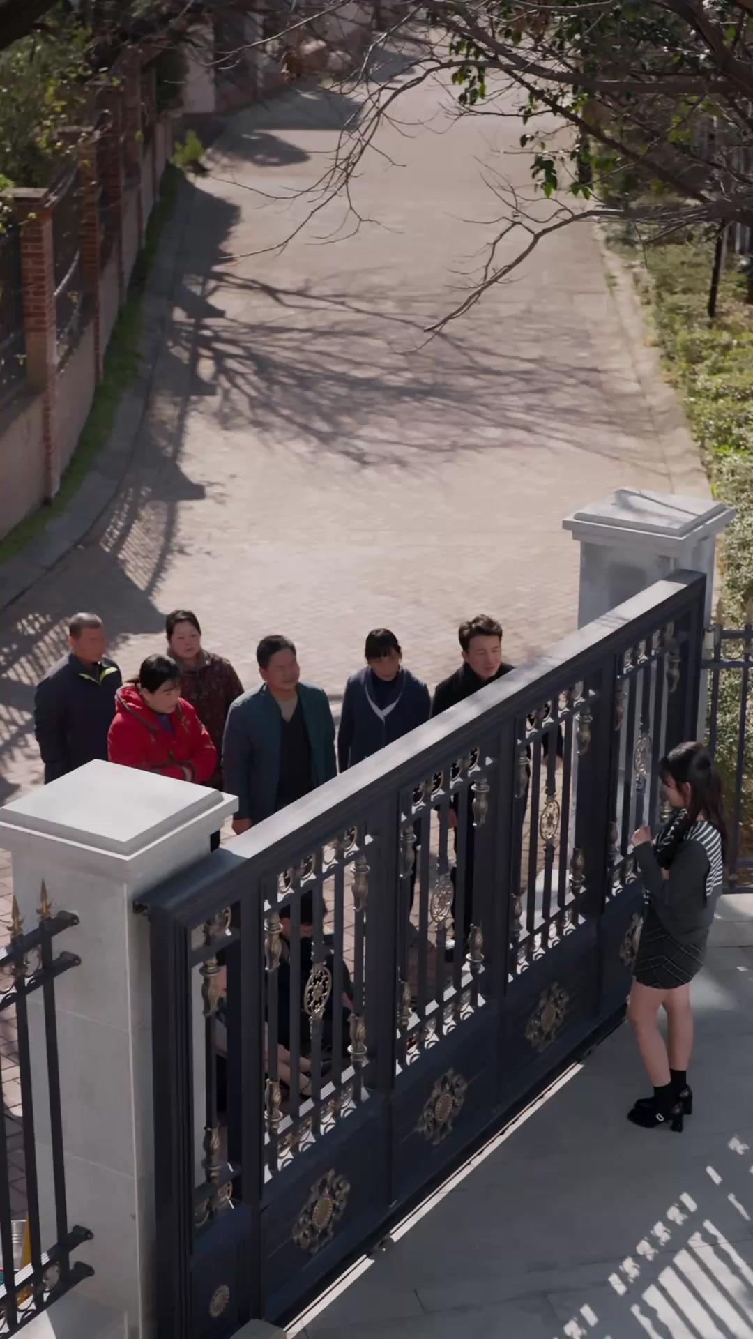 Topeng Palsu Keluarga