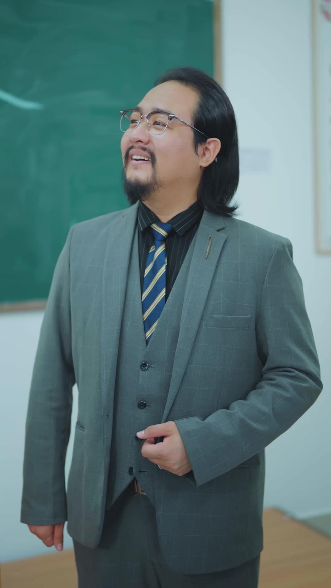 Dad’s Back! Kneel, Fakers!