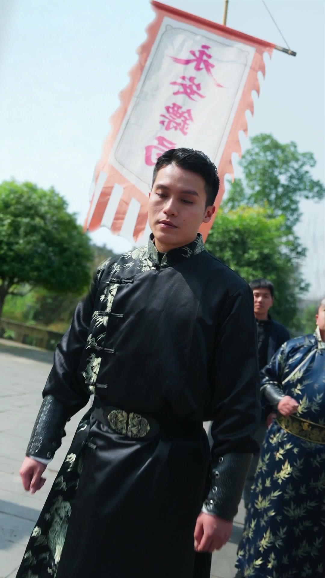 Mocked Driver, Hidden King