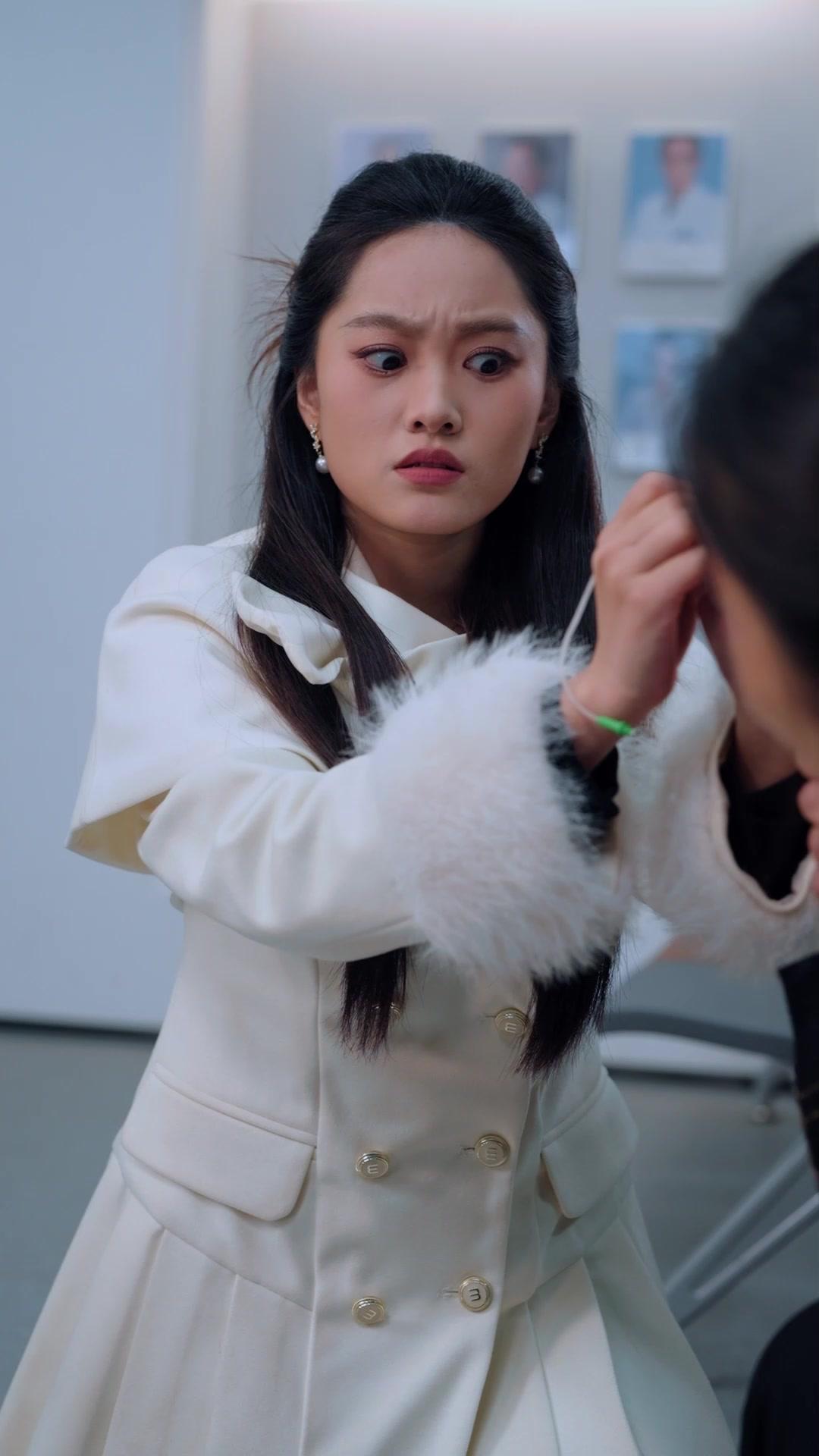 Namorada Errada, Irmã Certa