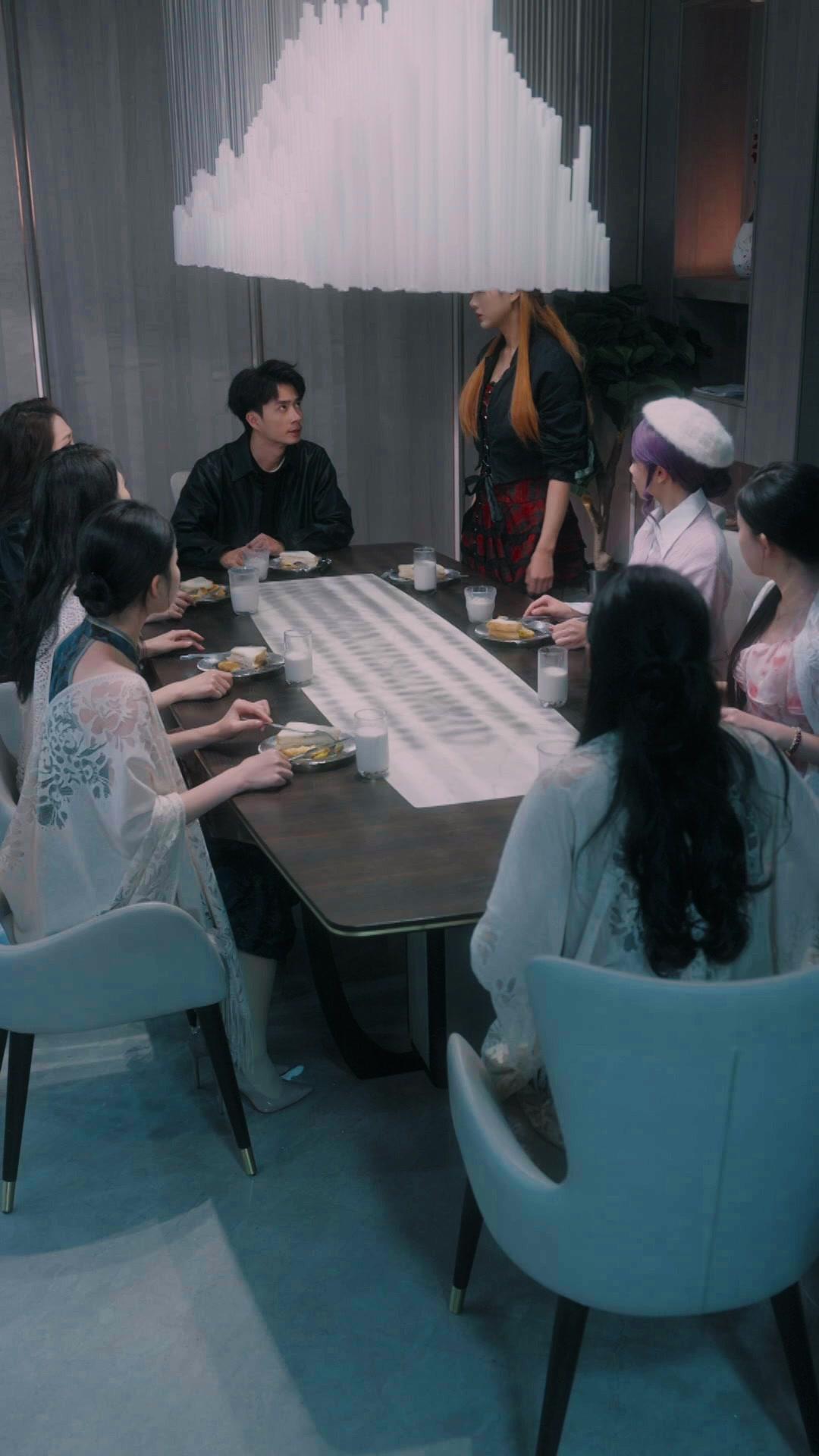 Figure Jadi Istri, Hidupku Berubah