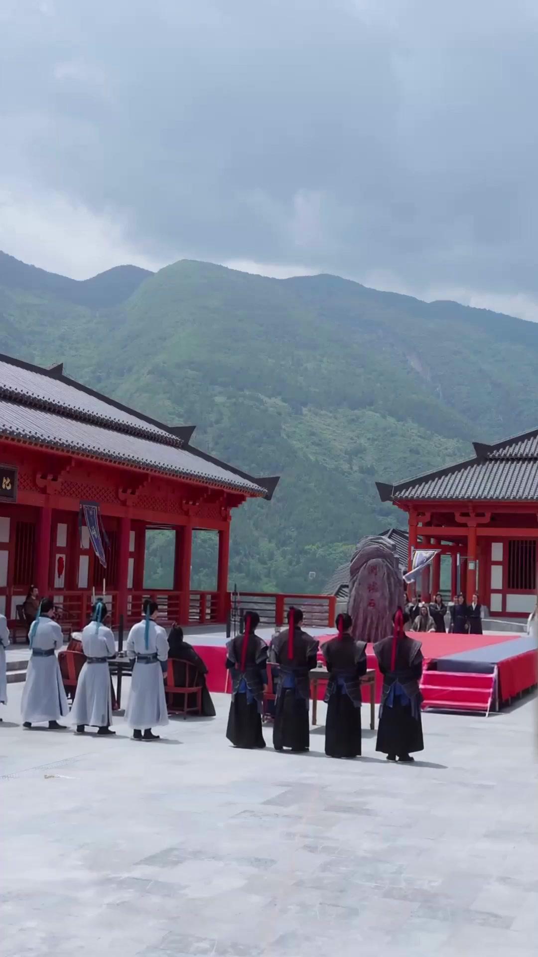 L'ESSOR DU DRAGON BANNI