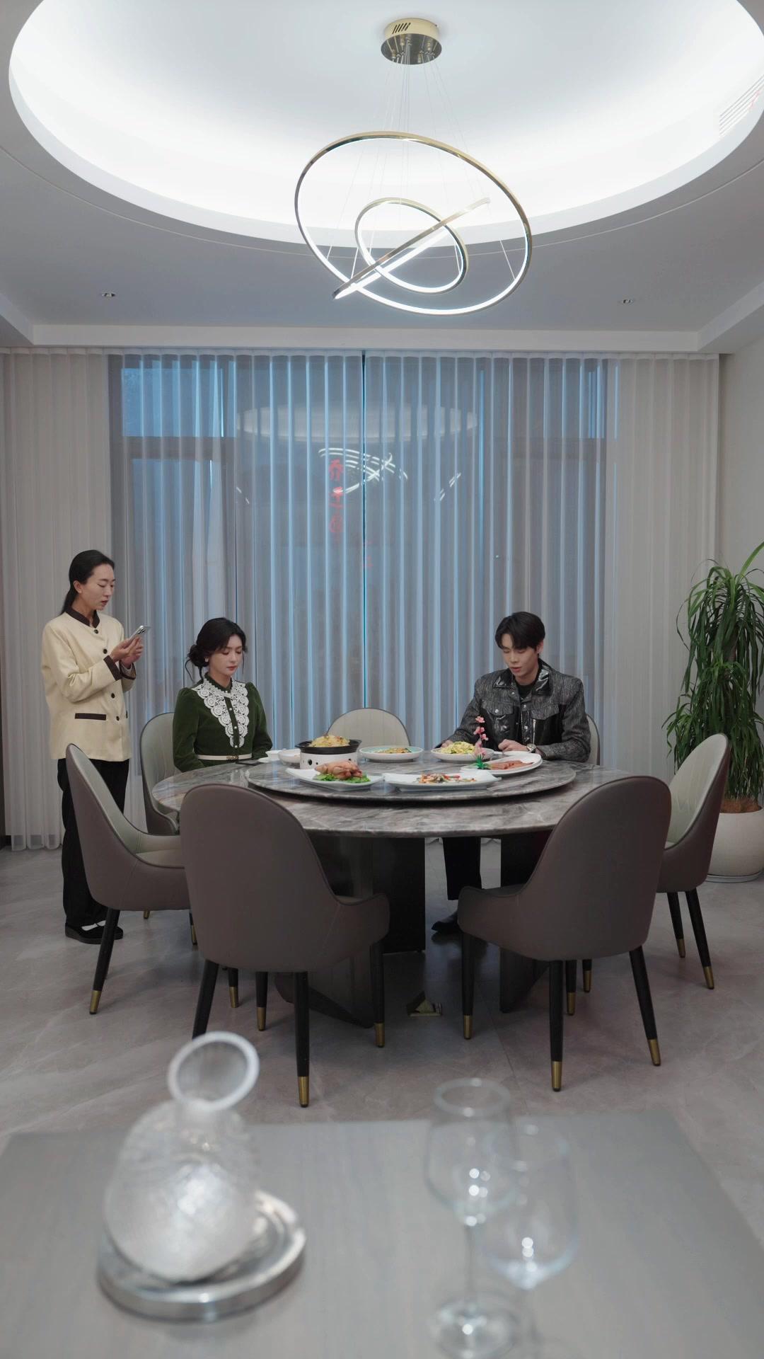 Jiwaku Jenderal, Tubuhku Istri CEO