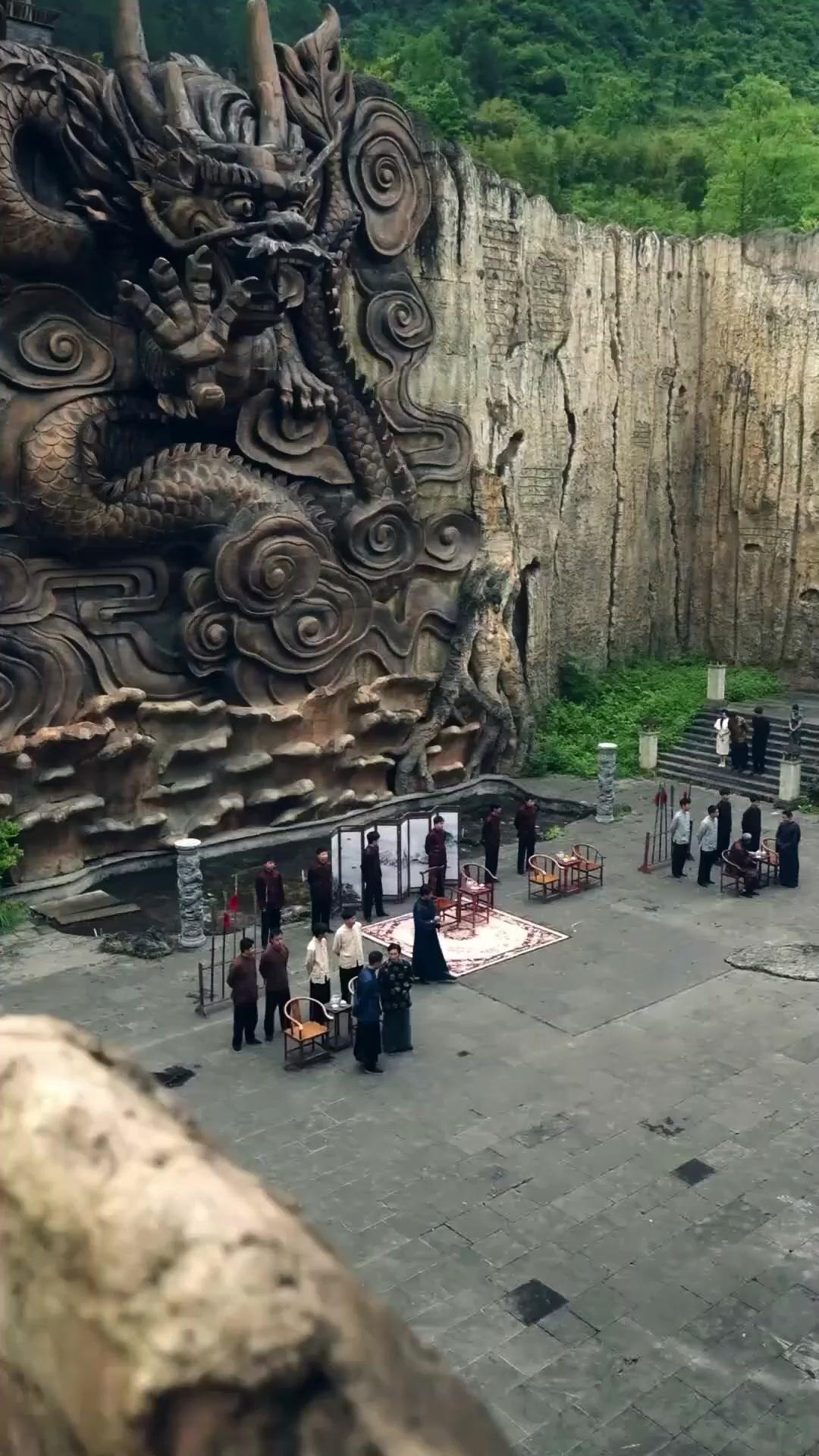 Di Tempat Rindu Tak Bertemu