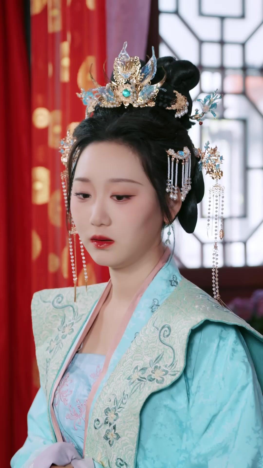  Putri Hoki Bikin Heboh Istana