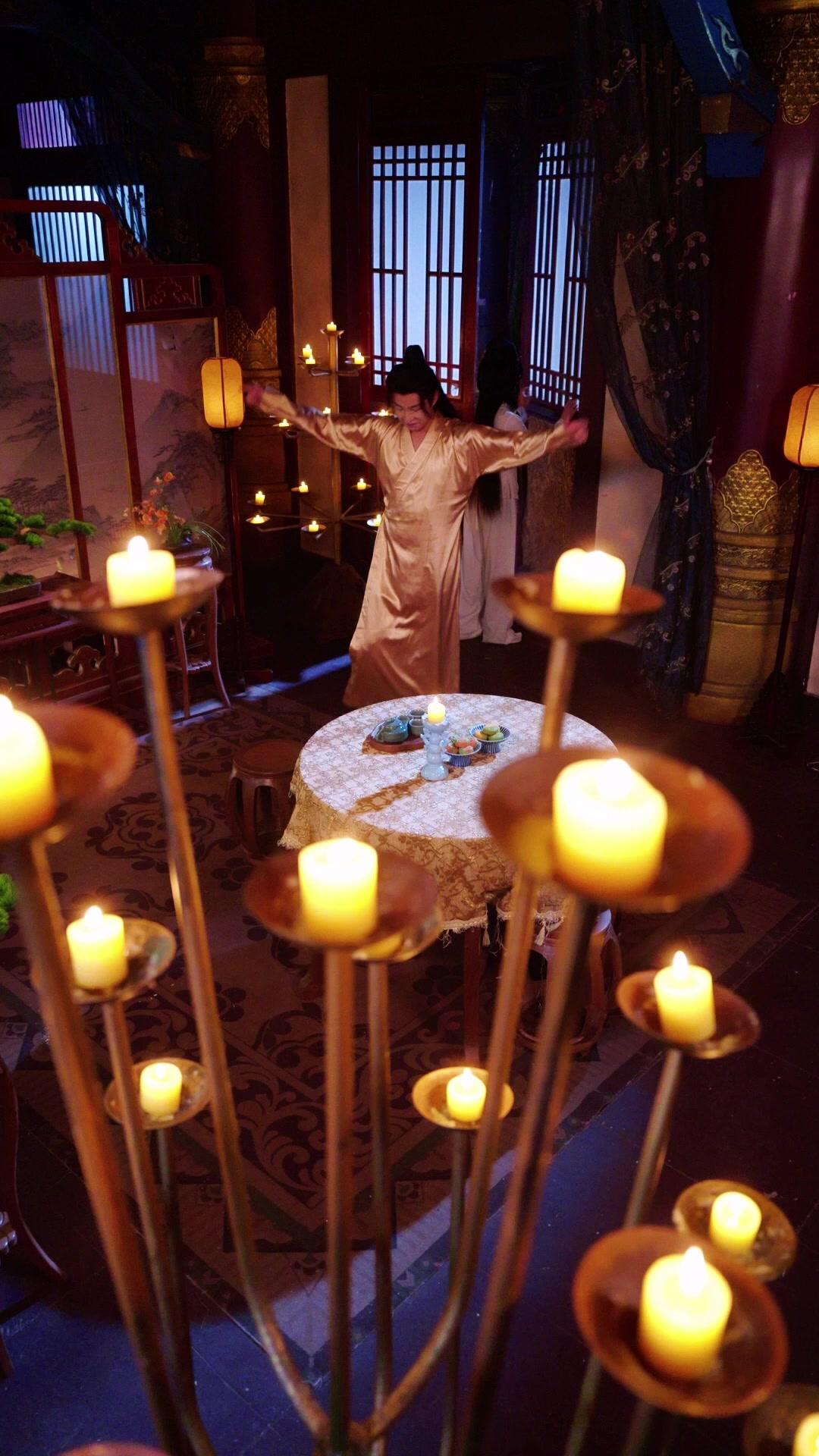 الإمبراطور الطائش الذي أنقذ عرشه بالزوجات