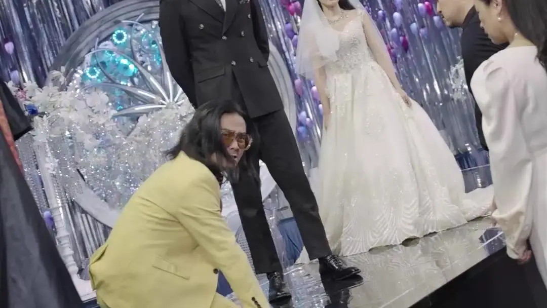 The Dramatic Collapse That Stole the Spotlight