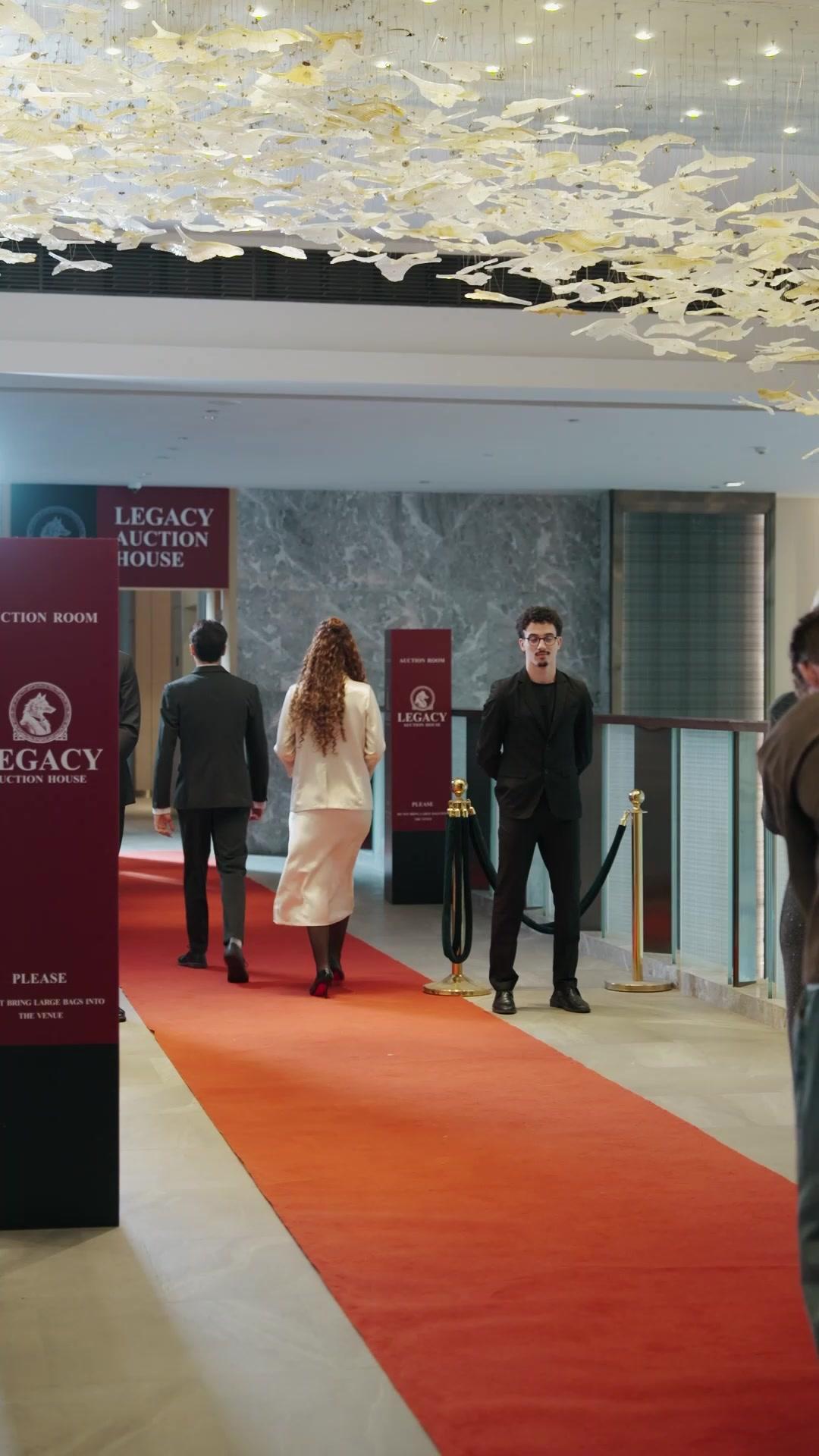 O Rei Lobo Oculto: Um Híbrido Fracassado