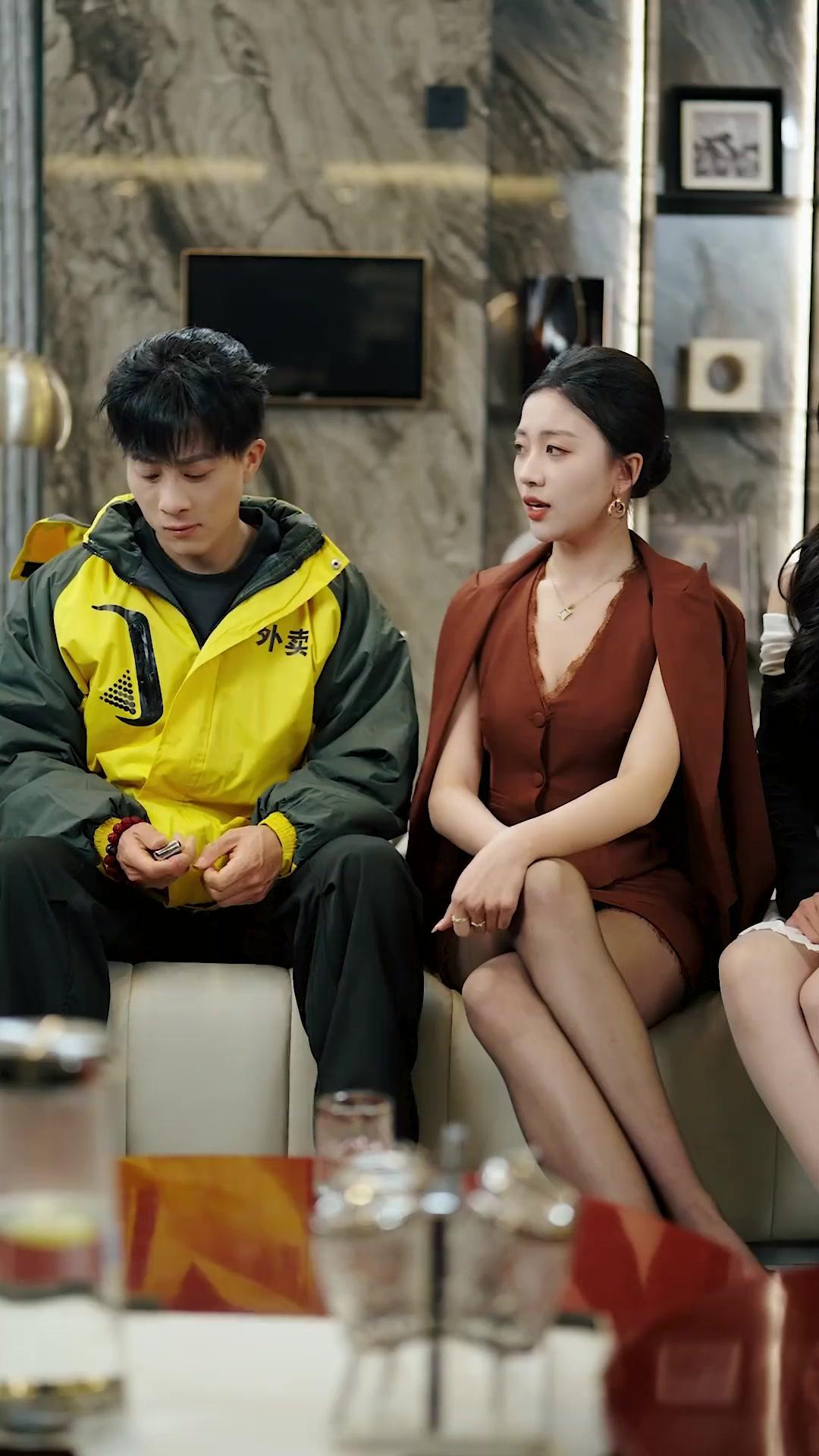 بعد ظهور تسع أمهات بالتبنّي، كشفت حقيقتي