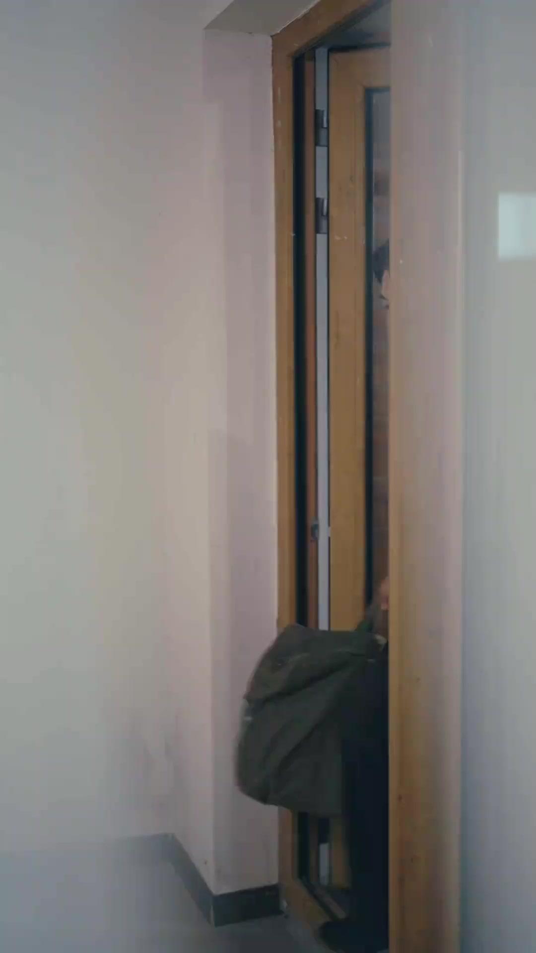 जेल से निकला शेर