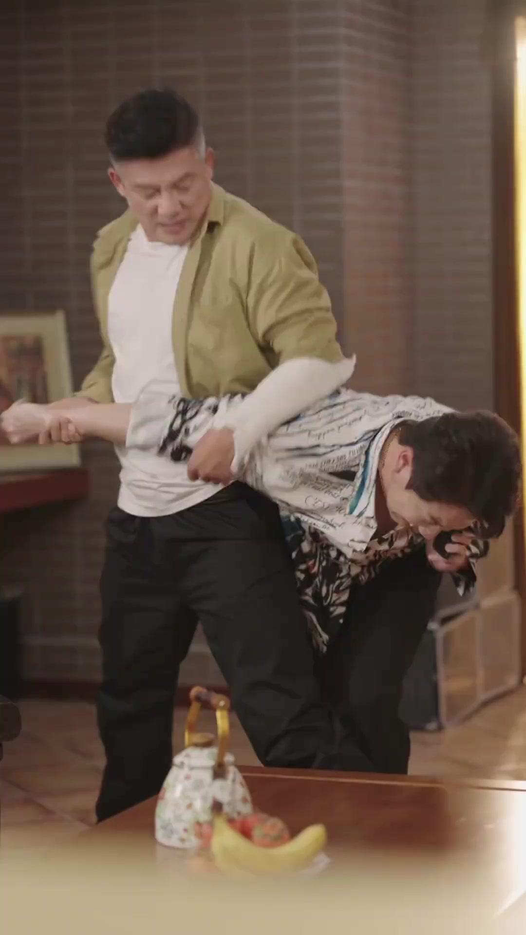 บอสใหญ่ คลั่งรักแม่บ้าน