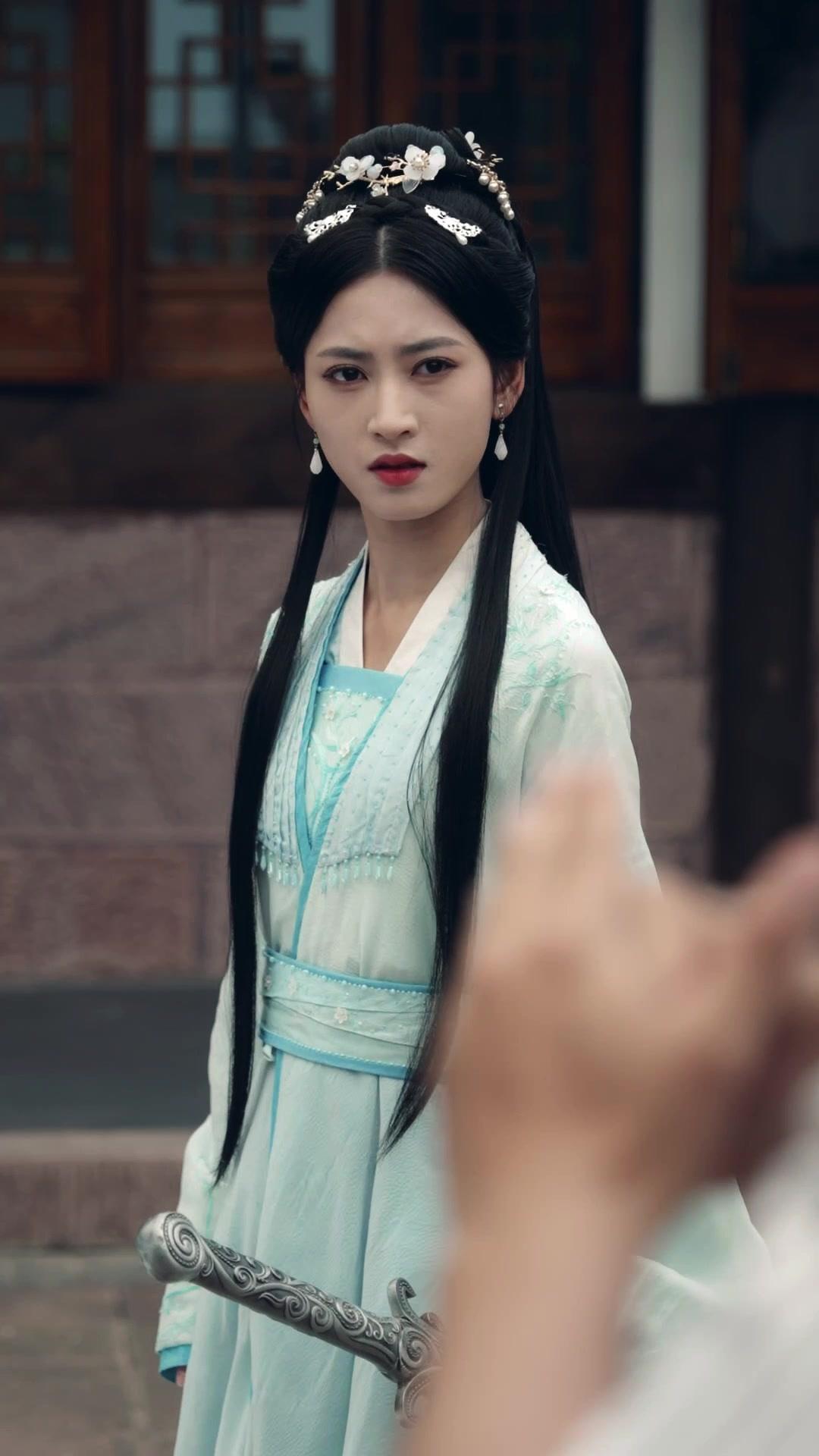 Kriegsheilige: Kronen aus Blut und Zeit