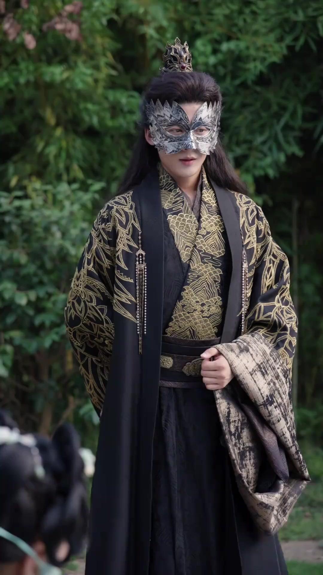 Bangkit Kembali, Menolak Jadi Istri Baik