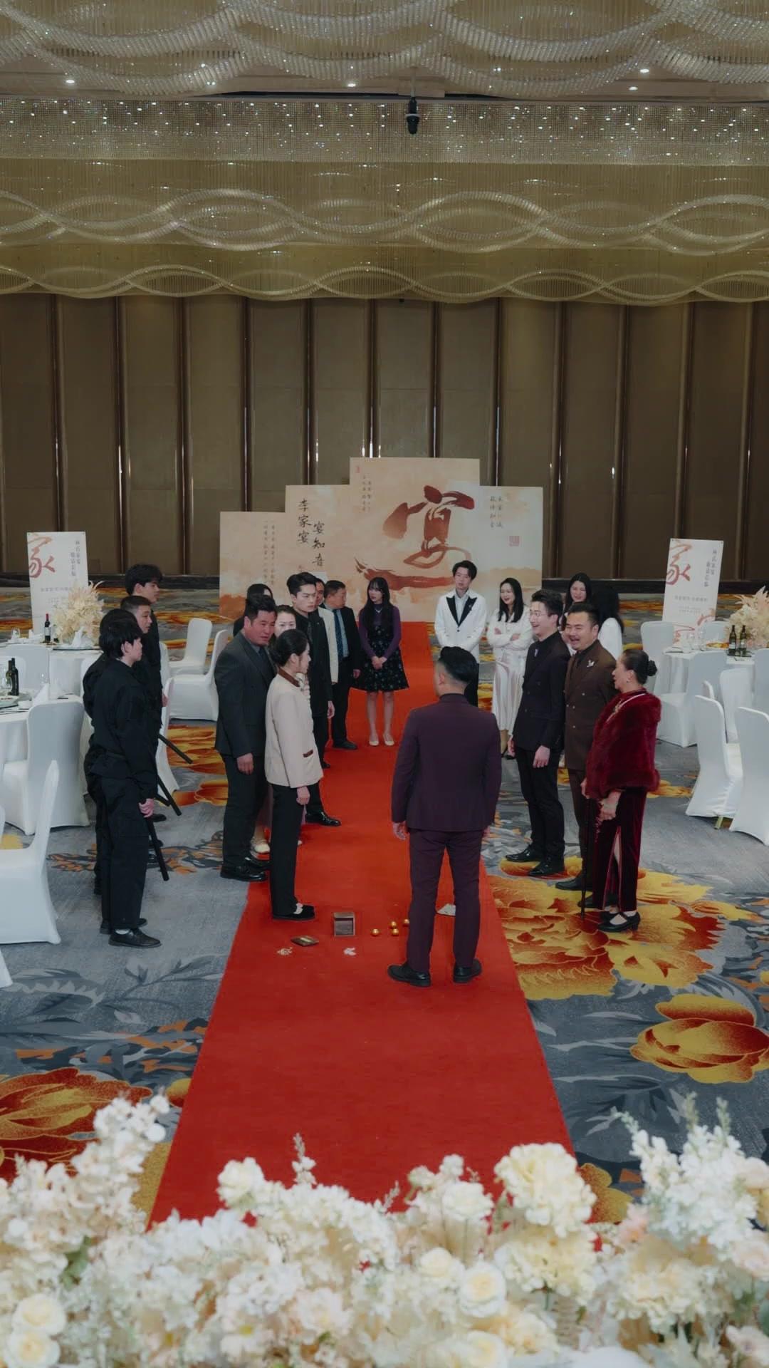 Aile Yemeğinde Masayı Devirdim