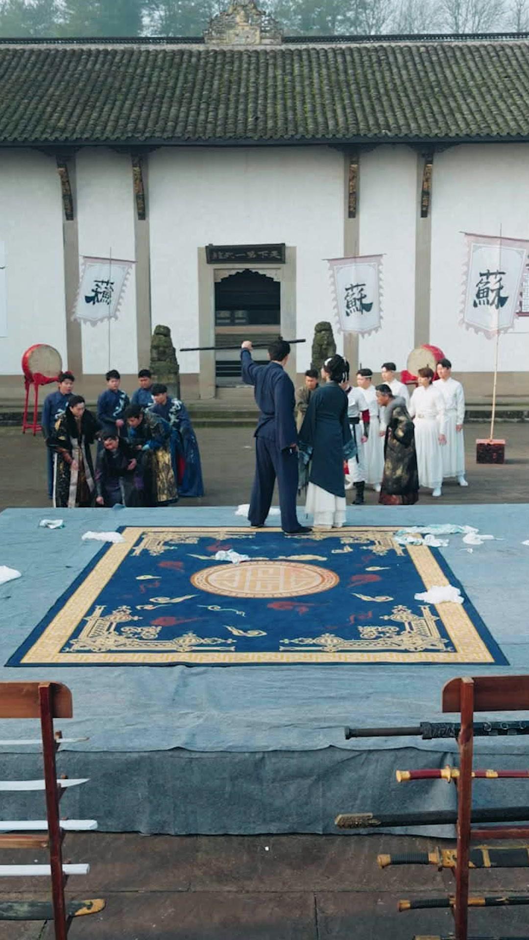 Satu Pukul Kayu, Dunia Tunduk