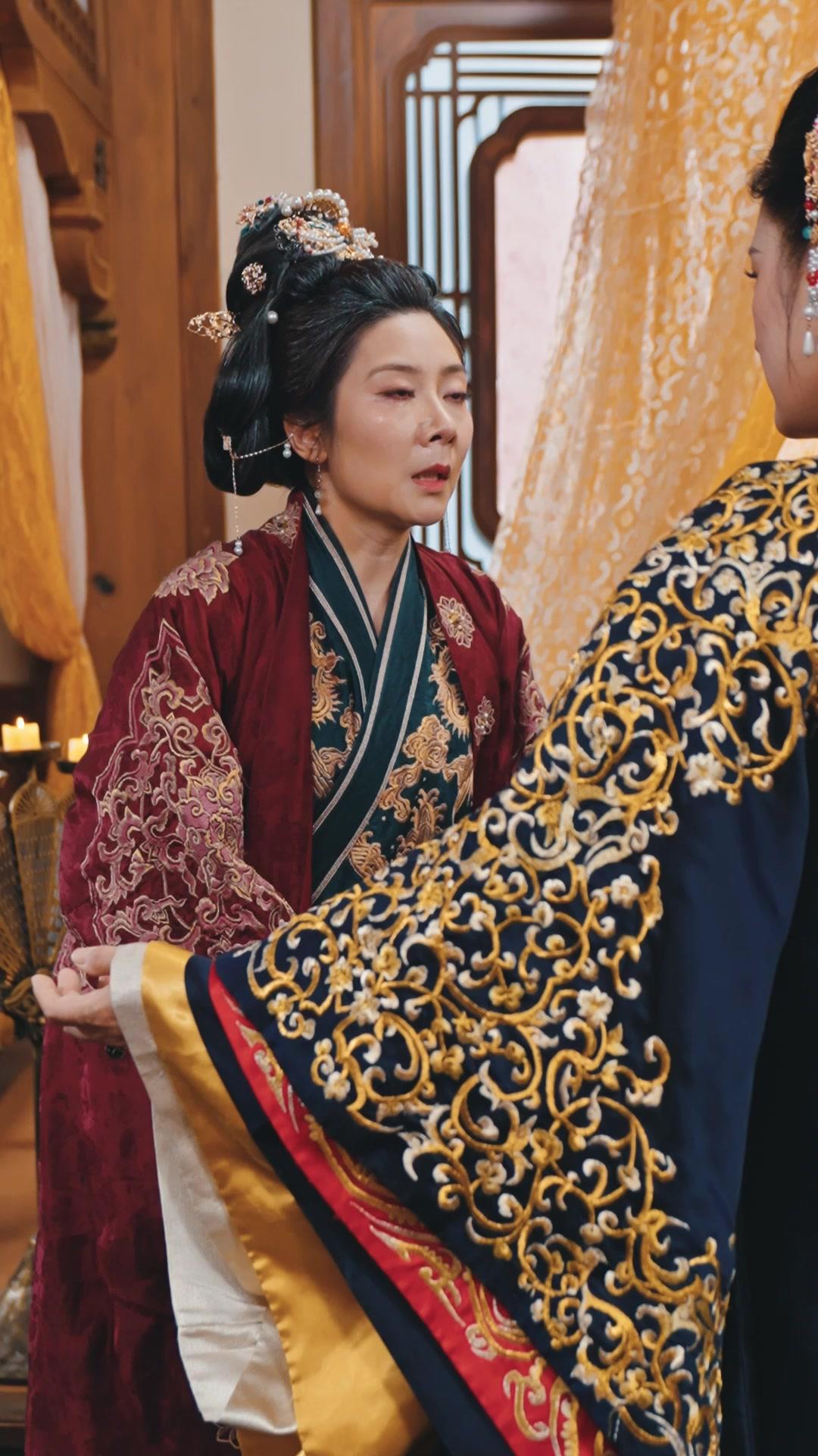 Ibuku dayang, Aku Kaisar