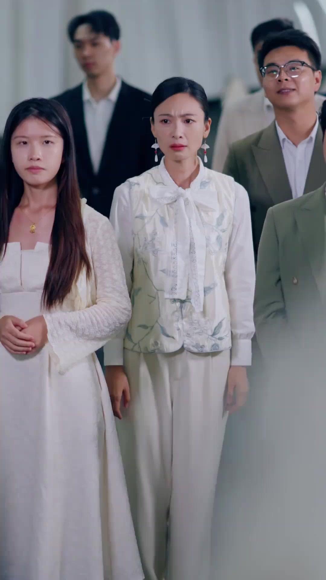 (Dubbed) She Roars Back