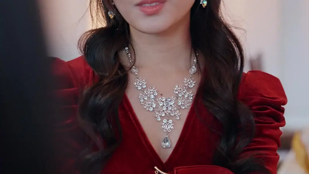 Giấc Mộng Hào Môn: Chiếc Bình Xanh Và Nụ Cười Độc Quyền