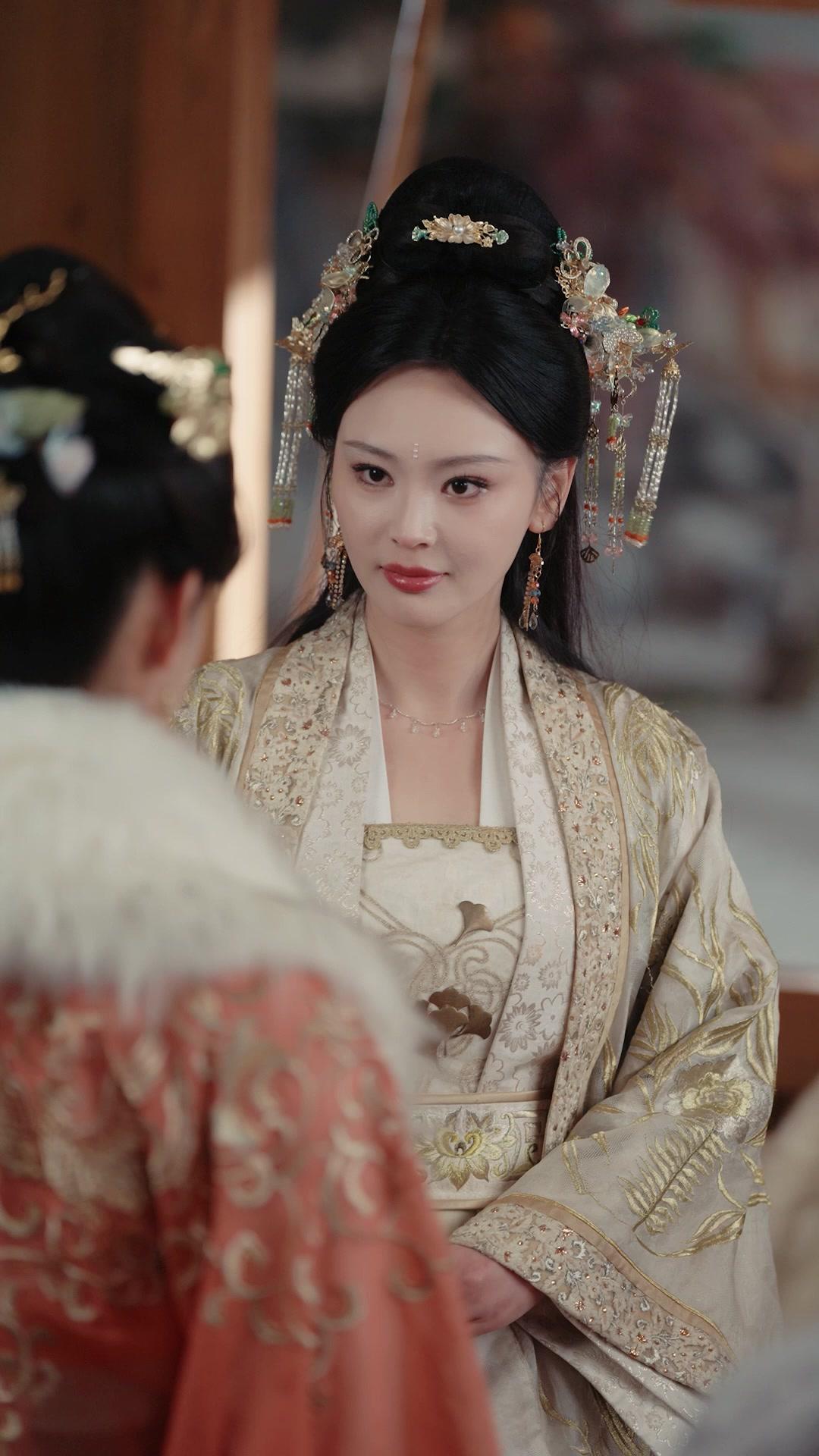 Cinta Kerajaan Yang Rumit