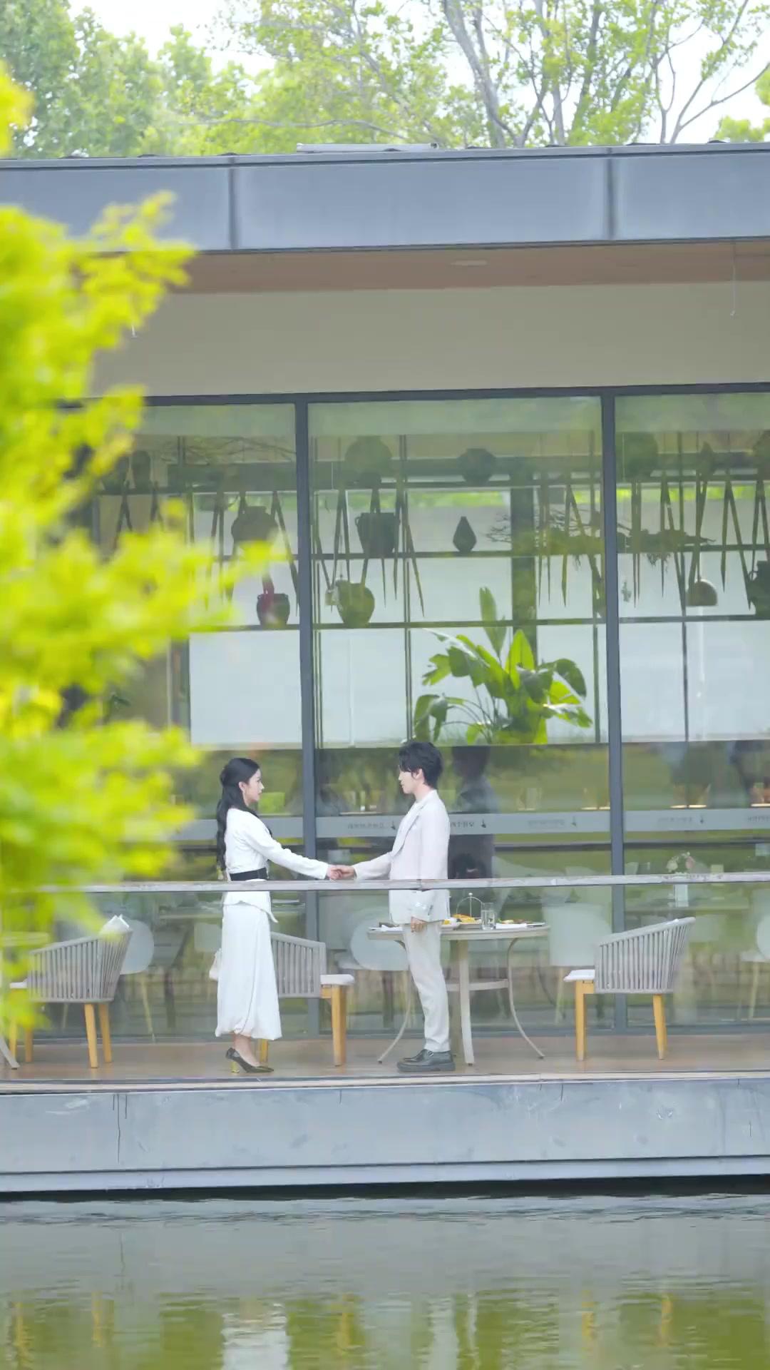 El amor se fue al dar la espalda