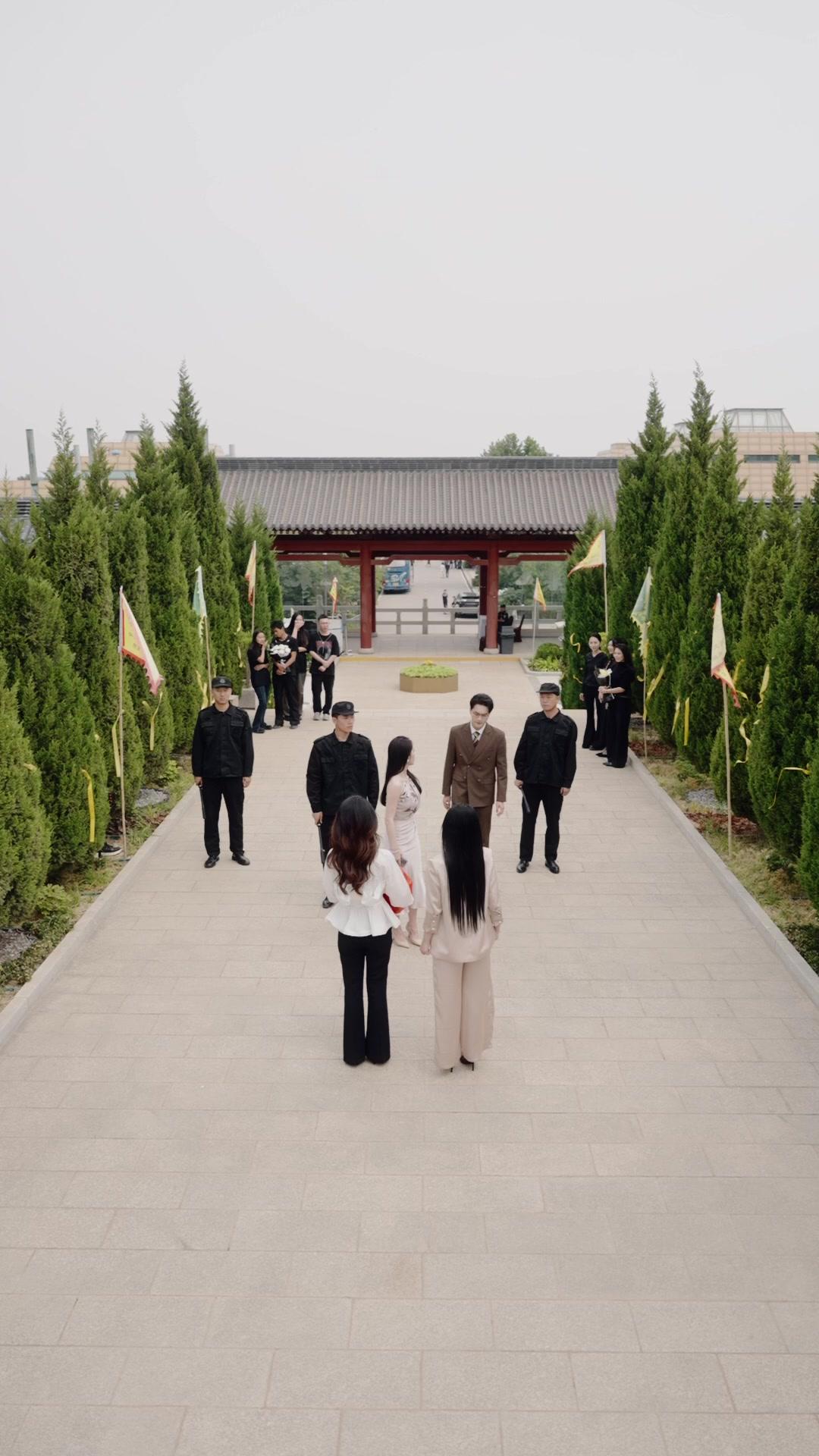 Seragam Perang di Balik Apron