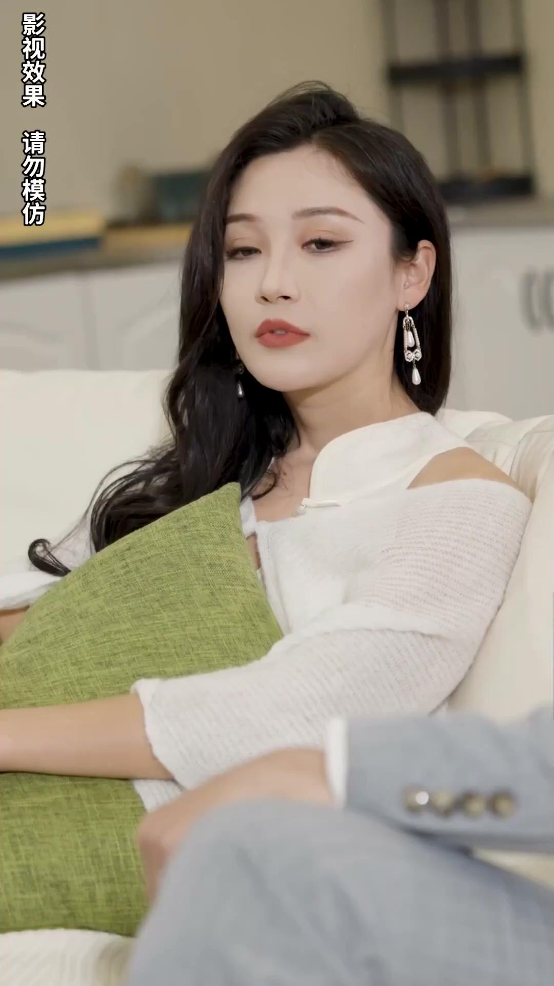 L'IDENTITÉ SECRÈTE DE MON MARI