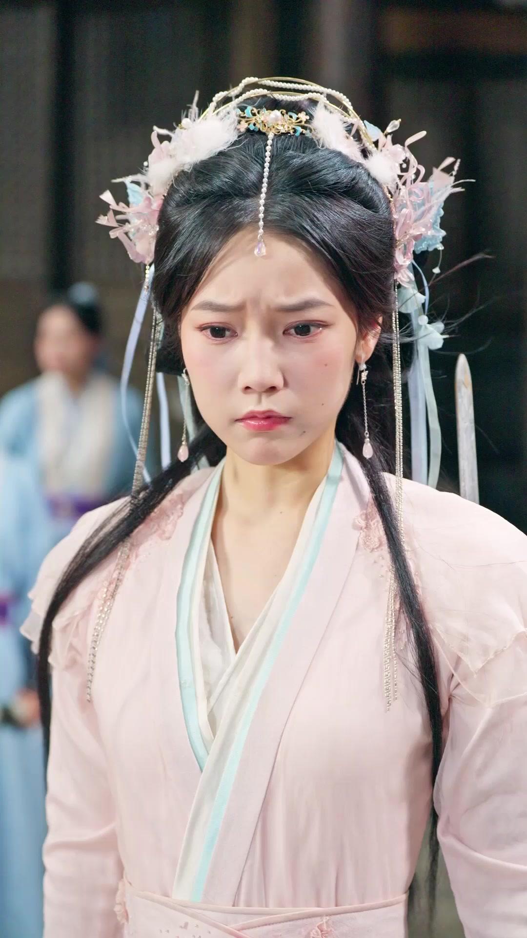 Desenvainó y todos se arrodillaron